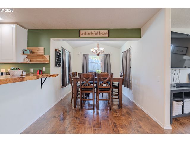 414 N 3RD Pl, Kalama, WA 98625