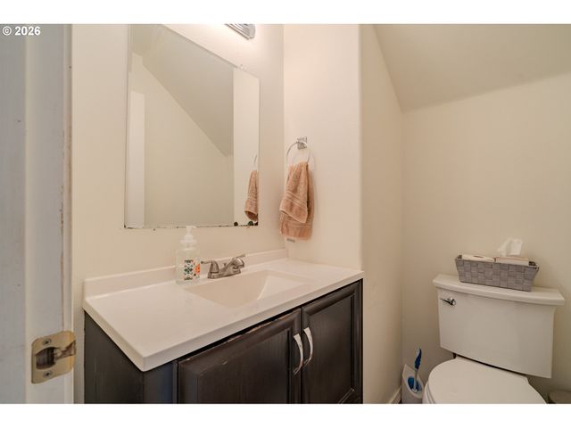 414 N 3RD Pl, Kalama, WA 98625