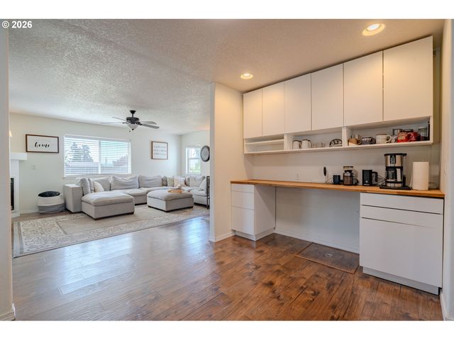 414 N 3RD Pl, Kalama, WA 98625