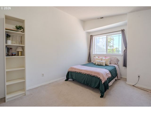 414 N 3RD Pl, Kalama, WA 98625