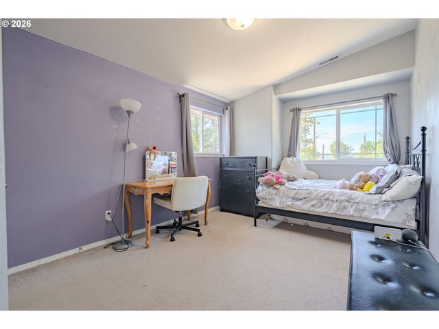414 N 3RD Pl, Kalama, WA 98625