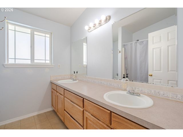 414 N 3RD Pl, Kalama, WA 98625