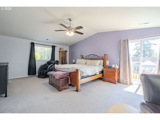 414 N 3RD Pl, Kalama, WA 98625