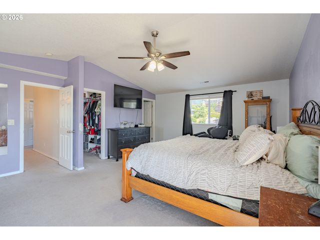 414 N 3RD Pl, Kalama, WA 98625