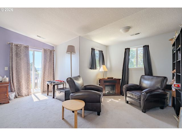 414 N 3RD Pl, Kalama, WA 98625