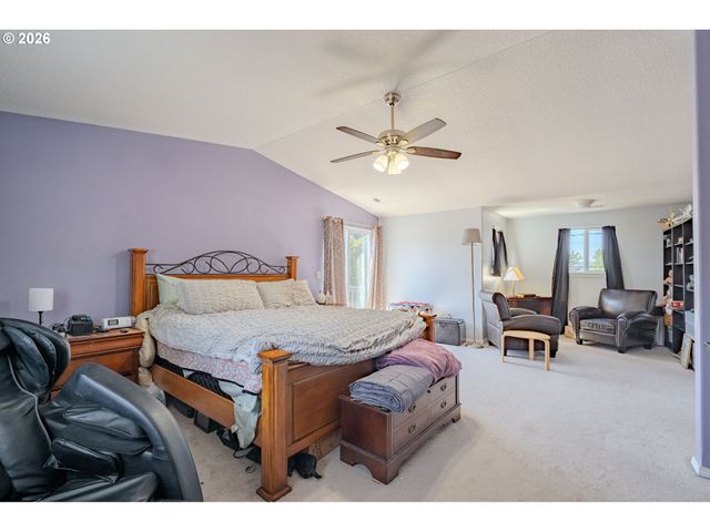 414 N 3RD Pl, Kalama, WA 98625