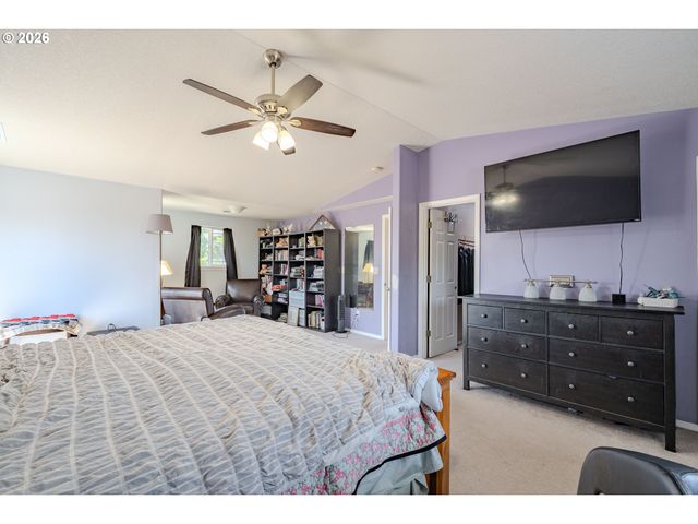 414 N 3RD Pl, Kalama, WA 98625