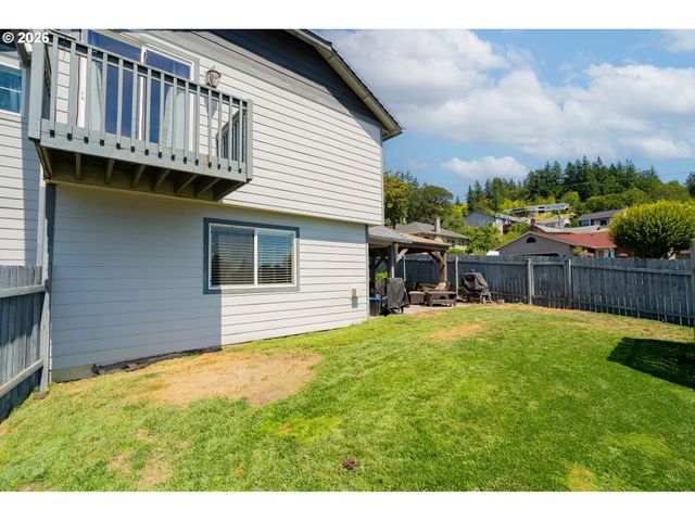 414 N 3RD Pl, Kalama, WA 98625