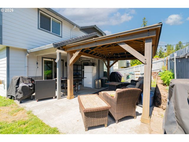 414 N 3RD Pl, Kalama, WA 98625