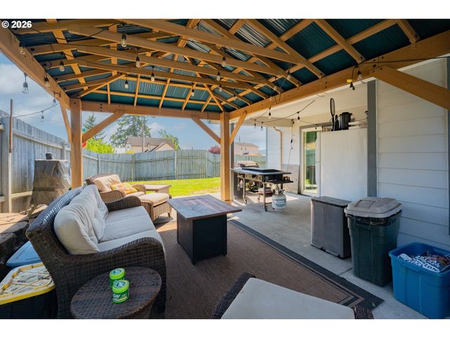414 N 3RD Pl, Kalama, WA 98625