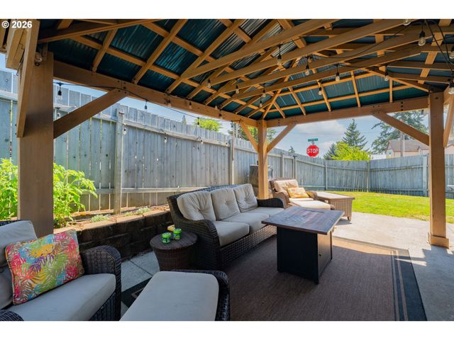 414 N 3RD Pl, Kalama, WA 98625