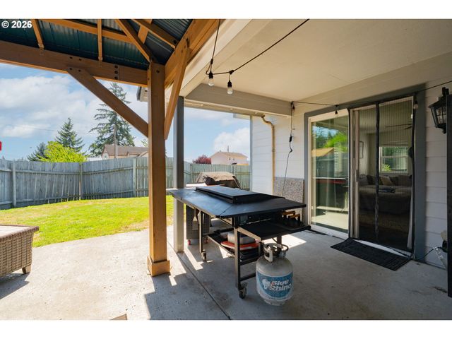 414 N 3RD Pl, Kalama, WA 98625