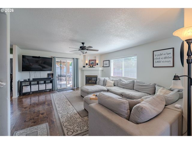 414 N 3RD Pl, Kalama, WA 98625