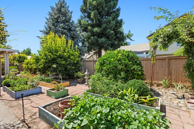 11917 Rising Sun Way, Gold River, CA 95670