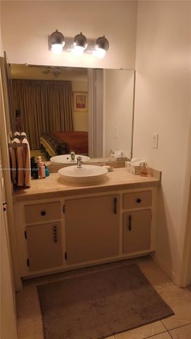 6100 S Falls Cir Dr 404, Lauderhill, FL 33319