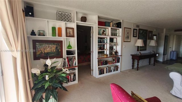 6100 S Falls Cir Dr 404, Lauderhill, FL 33319