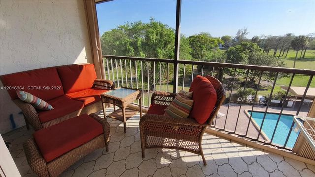 6100 S Falls Cir Dr 404, Lauderhill, FL 33319
