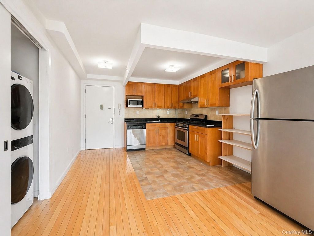 93-05 37th Avenue 2B, Jackson Heights, NY 11372 — exterior