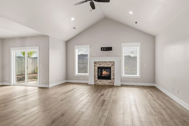 3844 Arena Drive, Medford, OR 97504