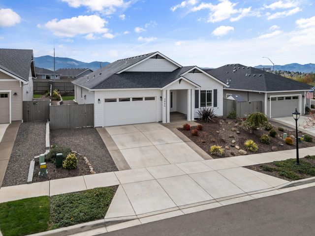 3844 Arena Drive, Medford, OR 97504