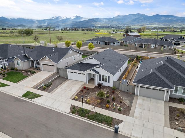 3844 Arena Drive, Medford, OR 97504