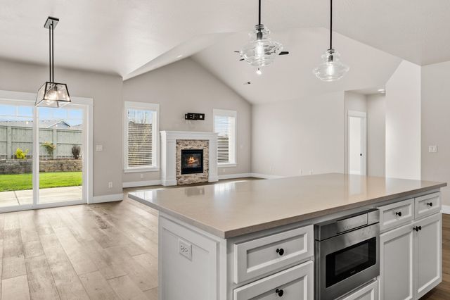 3844 Arena Drive, Medford, OR 97504