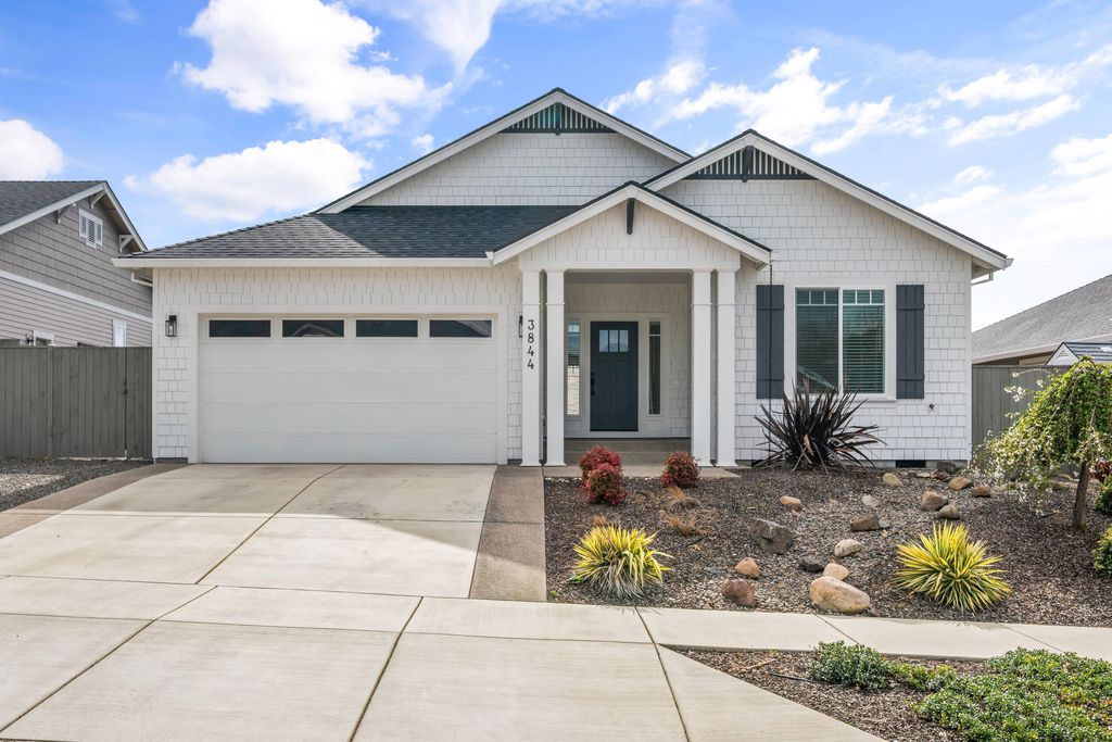 3844 Arena Drive, Medford, OR 97504