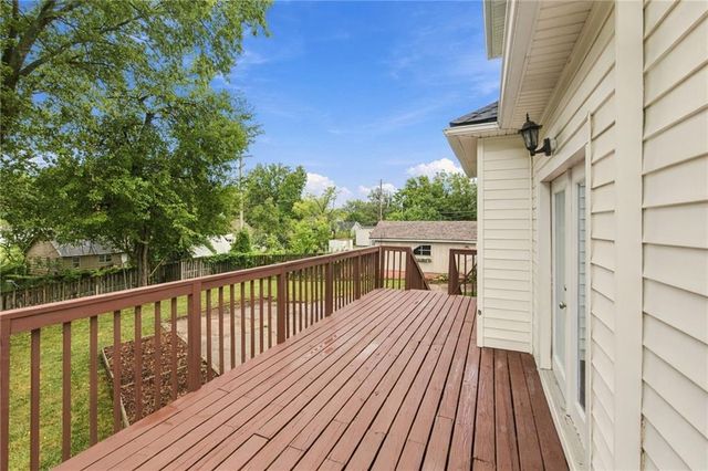 154 Clark Avenue, Bonner Springs, KS 66012