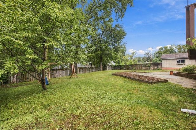154 Clark Avenue, Bonner Springs, KS 66012