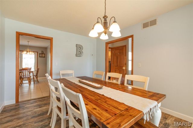 912 Oakridge Drive, Maryville, IL 62062