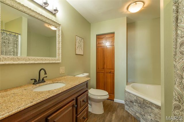 912 Oakridge Drive, Maryville, IL 62062