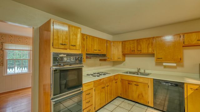 63041 Ridgewood Drive, Cambridge, OH 43725