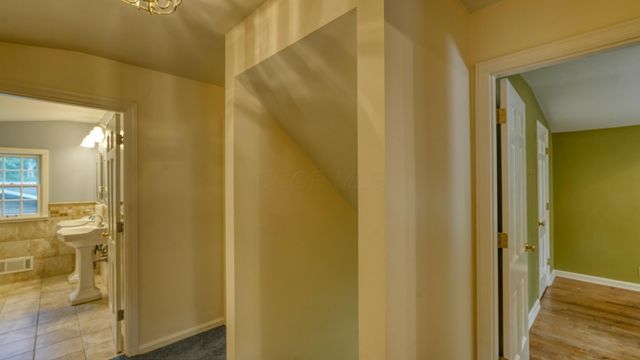 63041 Ridgewood Drive, Cambridge, OH 43725