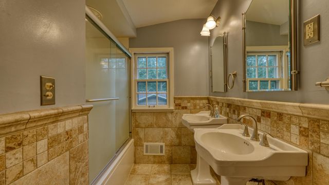 63041 Ridgewood Drive, Cambridge, OH 43725