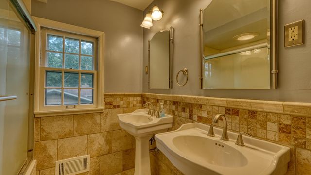 63041 Ridgewood Drive, Cambridge, OH 43725