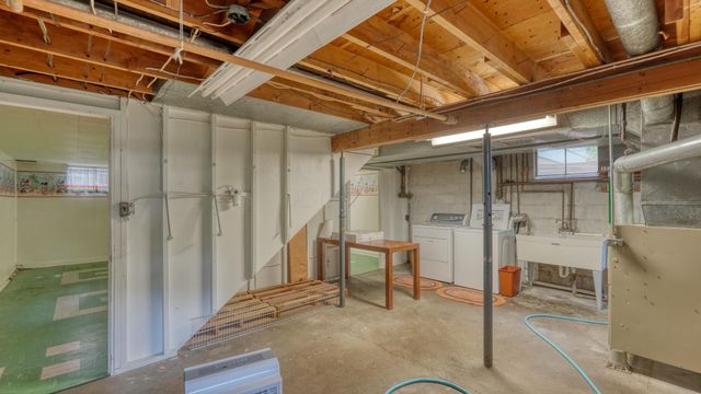 63041 Ridgewood Drive, Cambridge, OH 43725