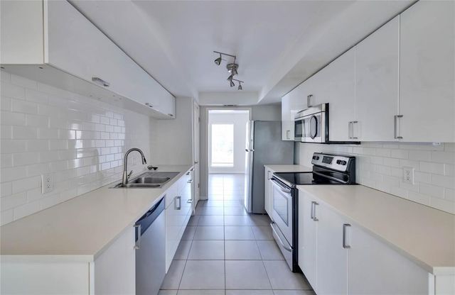 2406 Sheri Oak LN, Austin, TX 78748