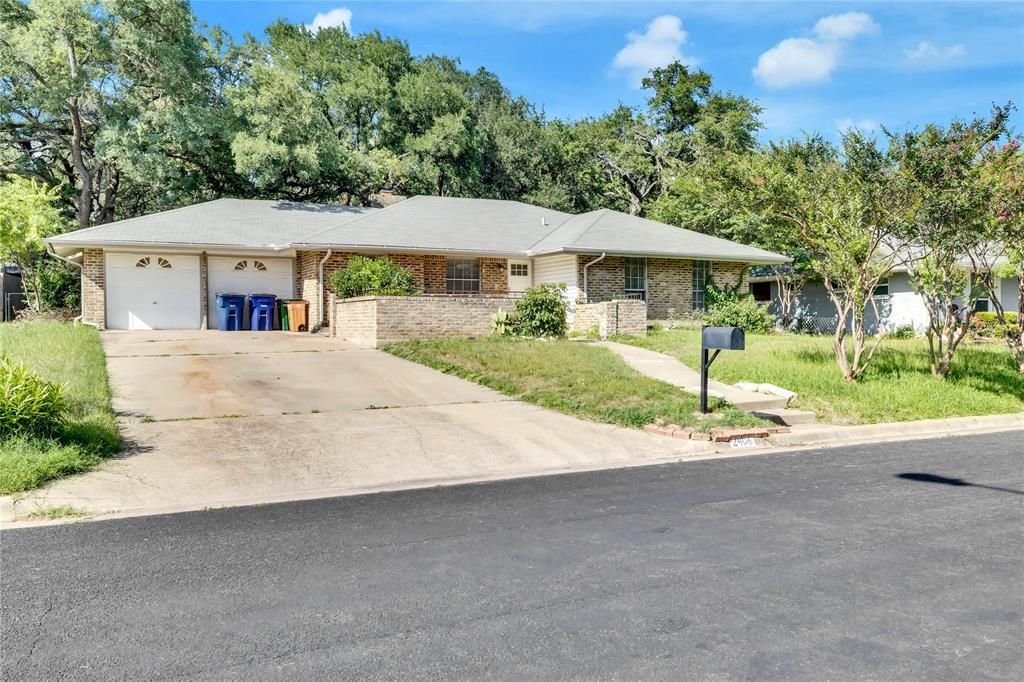 2406 Sheri Oak LN, Austin, TX 78748