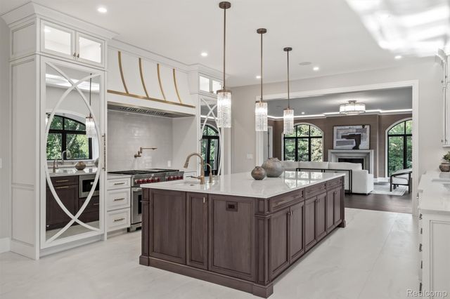 5305 Elmgate Bay Drive, Orchard Lake Village, MI 48324