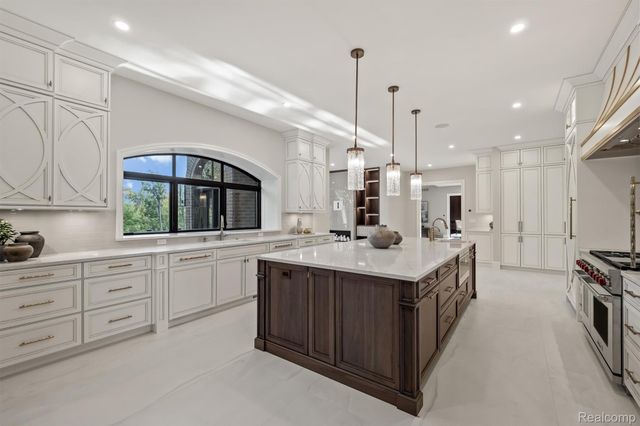 5305 Elmgate Bay Drive, Orchard Lake Village, MI 48324