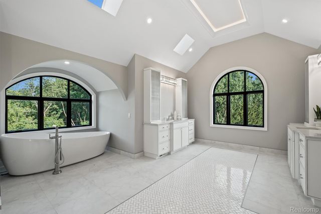 5305 Elmgate Bay Drive, Orchard Lake Village, MI 48324