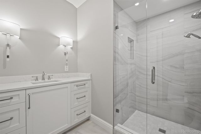 5305 Elmgate Bay Drive, Orchard Lake Village, MI 48324