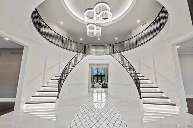 5305 Elmgate Bay Drive, Orchard Lake Village, MI 48324