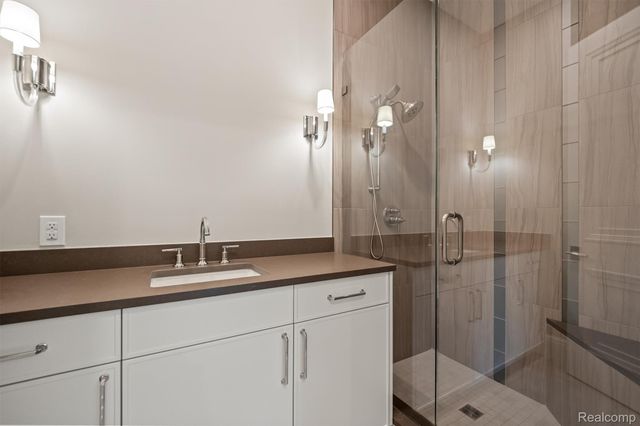 5305 Elmgate Bay Drive, Orchard Lake Village, MI 48324