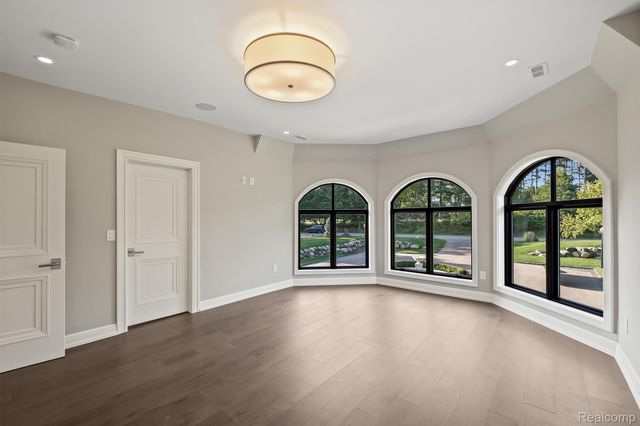 5305 Elmgate Bay Drive, Orchard Lake Village, MI 48324