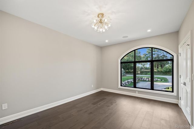 5305 Elmgate Bay Drive, Orchard Lake Village, MI 48324