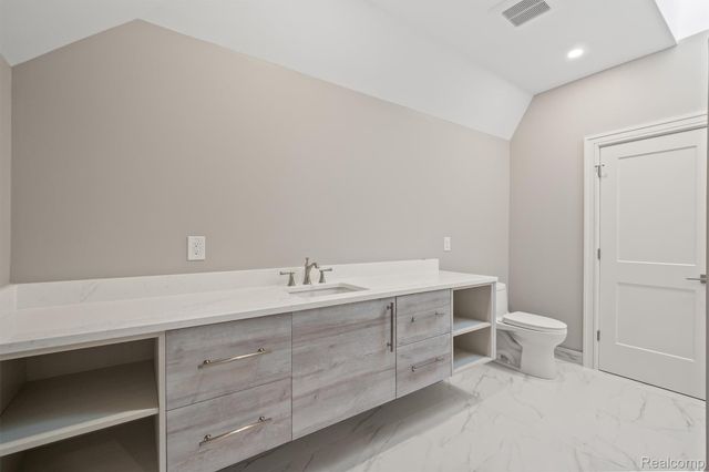 5305 Elmgate Bay Drive, Orchard Lake Village, MI 48324