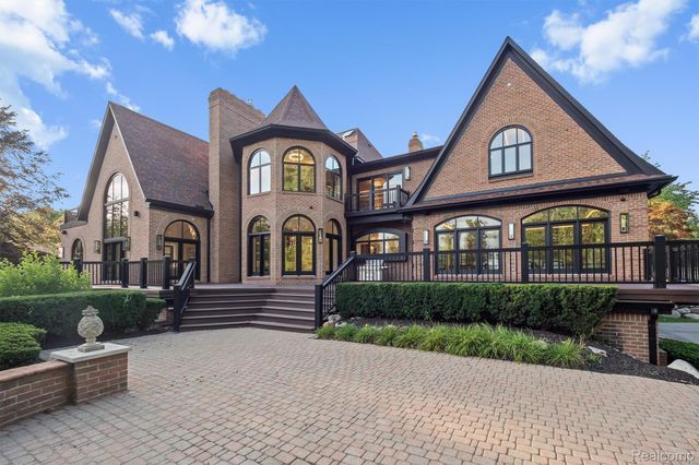 5305 Elmgate Bay Drive, Orchard Lake Village, MI 48324