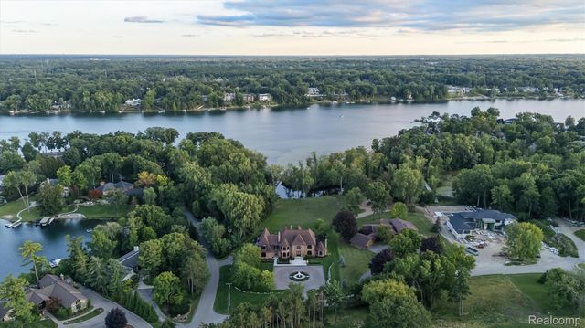 5305 Elmgate Bay Drive, Orchard Lake Village, MI 48324