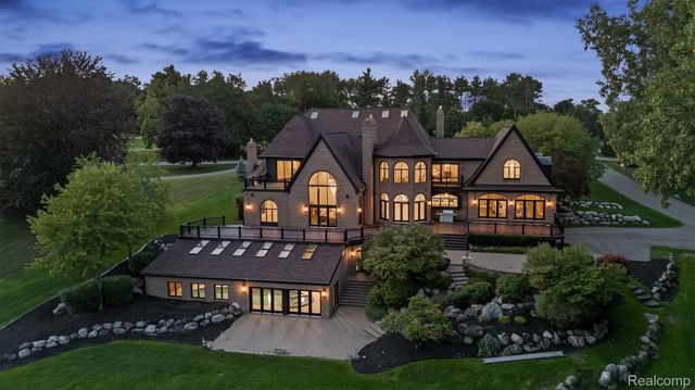 5305 Elmgate Bay Drive, Orchard Lake Village, MI 48324